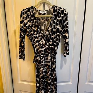 Leota Perfect Wrap Dress - M - Leopard Print - 3/4 Sleeve